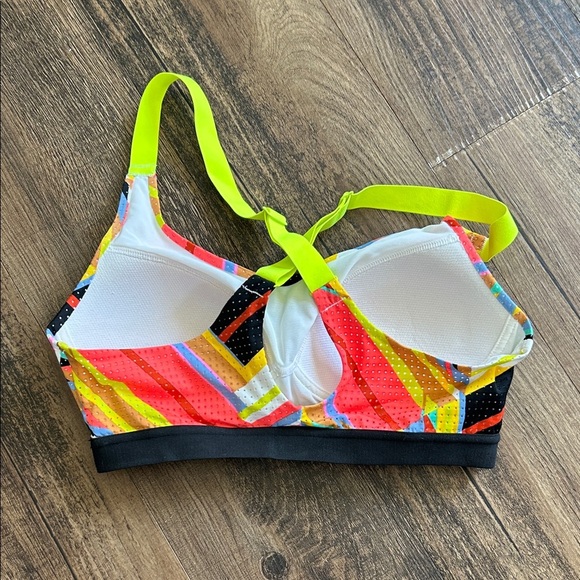 VSX Multicolor Geometric Sports Bra - Picture 4 of 4